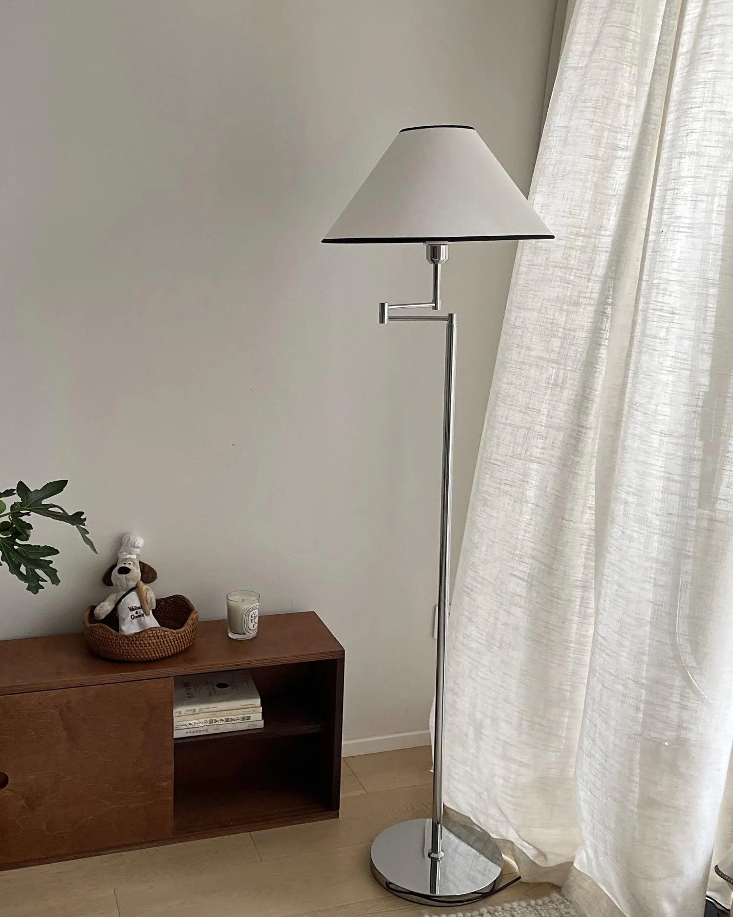 Dakota Floor Lamp 17.7″- 59″
