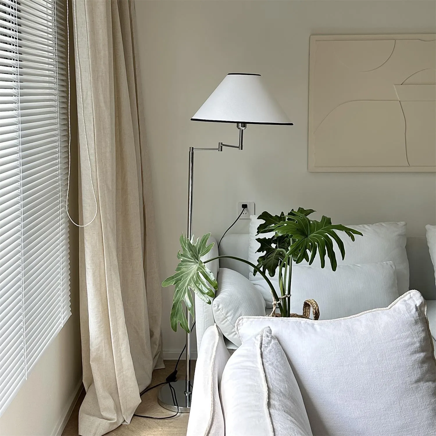 Dakota Floor Lamp 17.7″- 59″