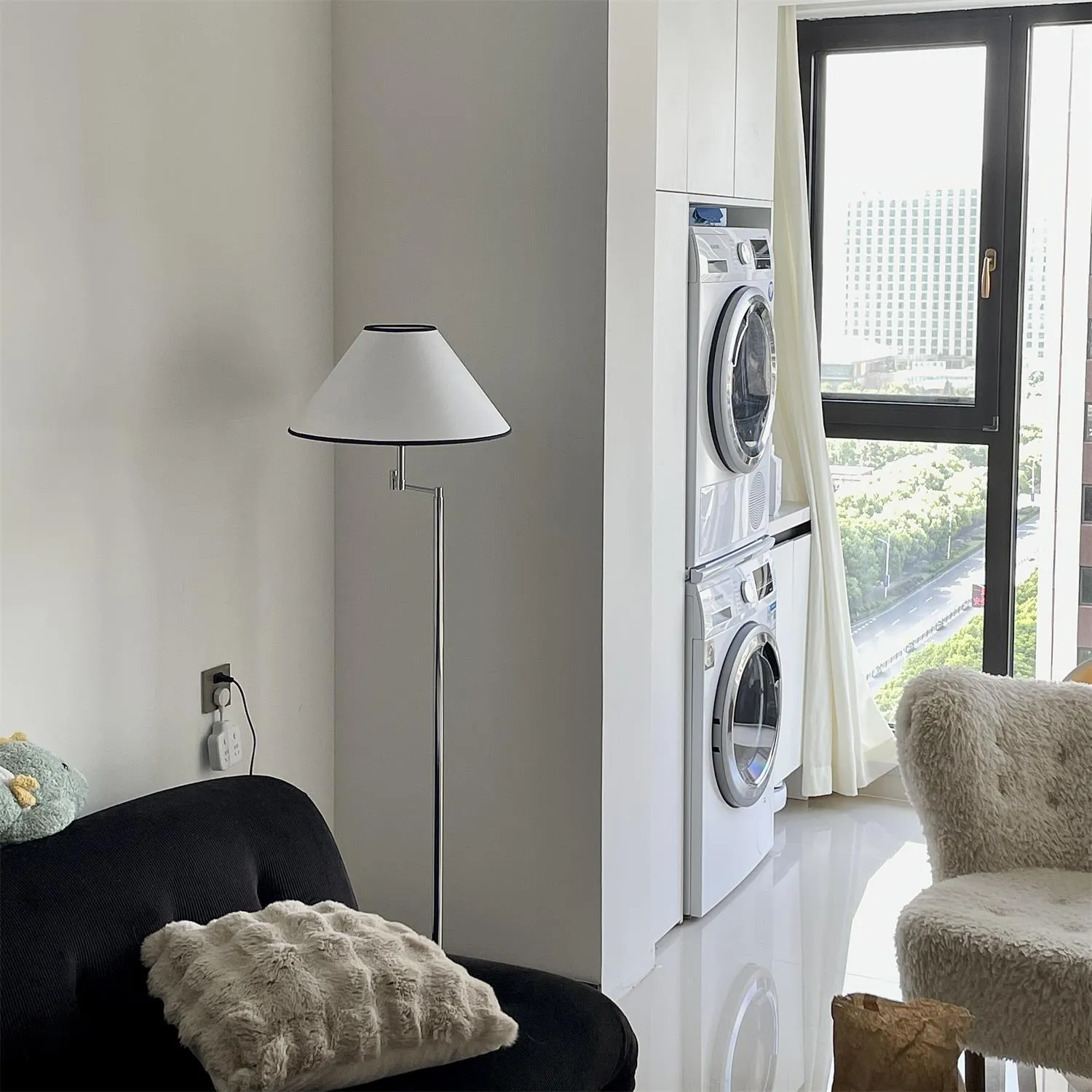 Dakota Floor Lamp 17.7″- 59″