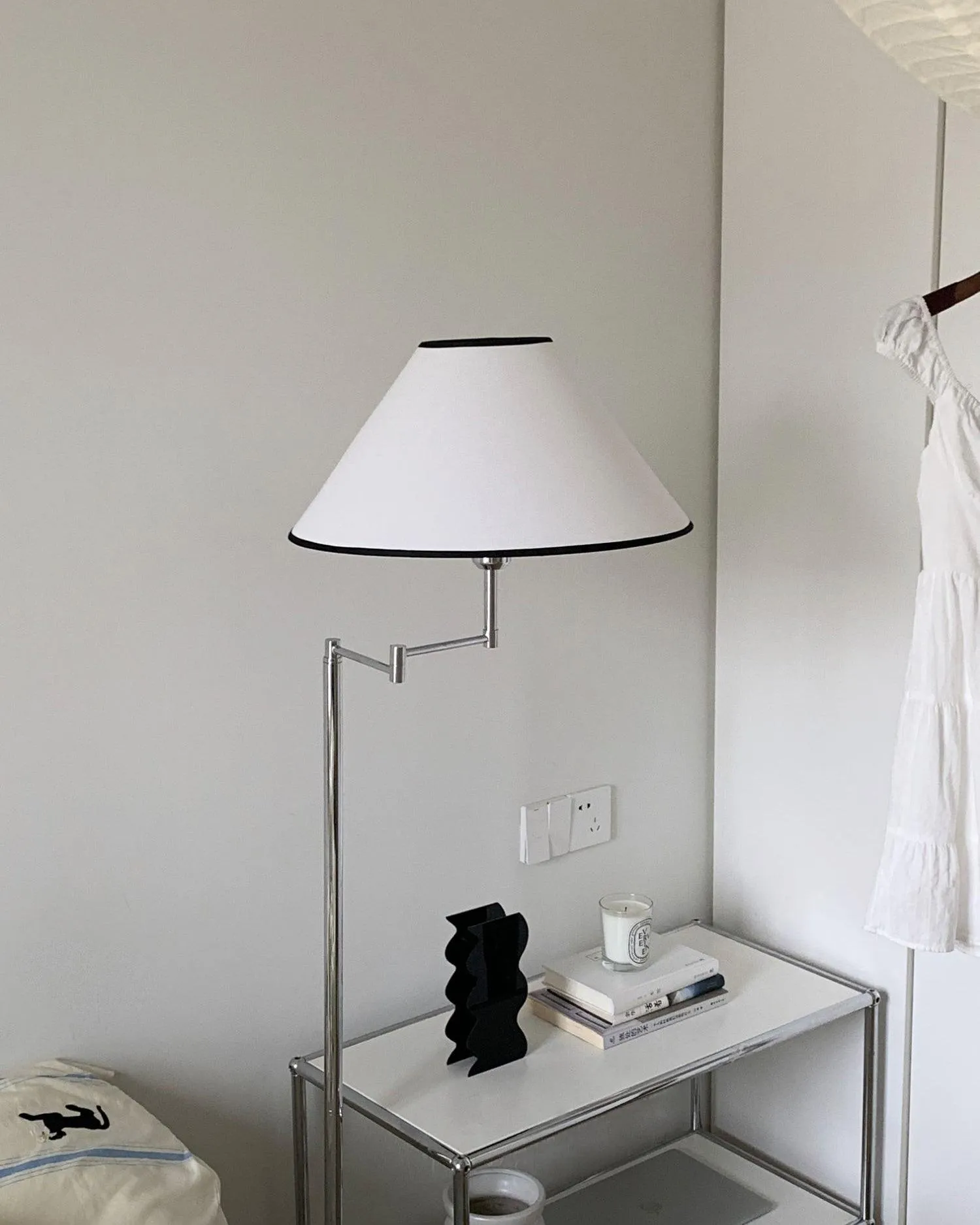 Dakota Floor Lamp 17.7″- 59″