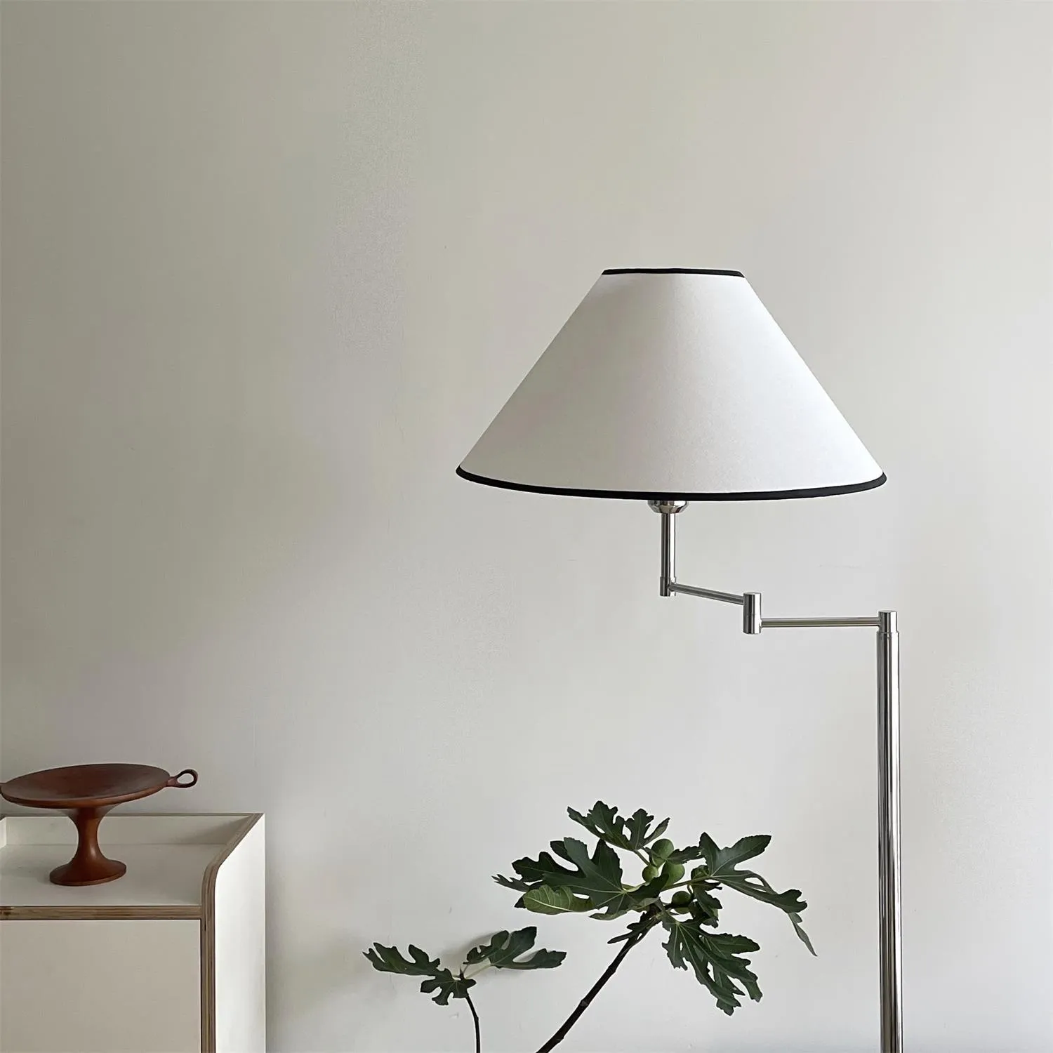 Dakota Floor Lamp 17.7″- 59″