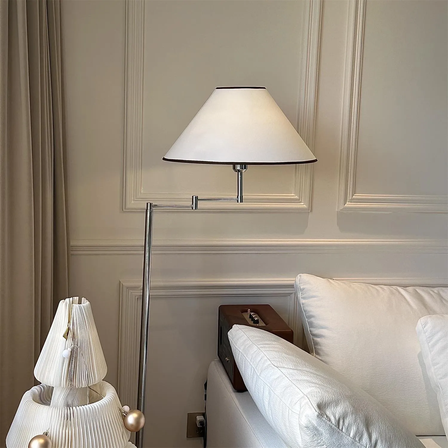 Dakota Floor Lamp 17.7″- 59″