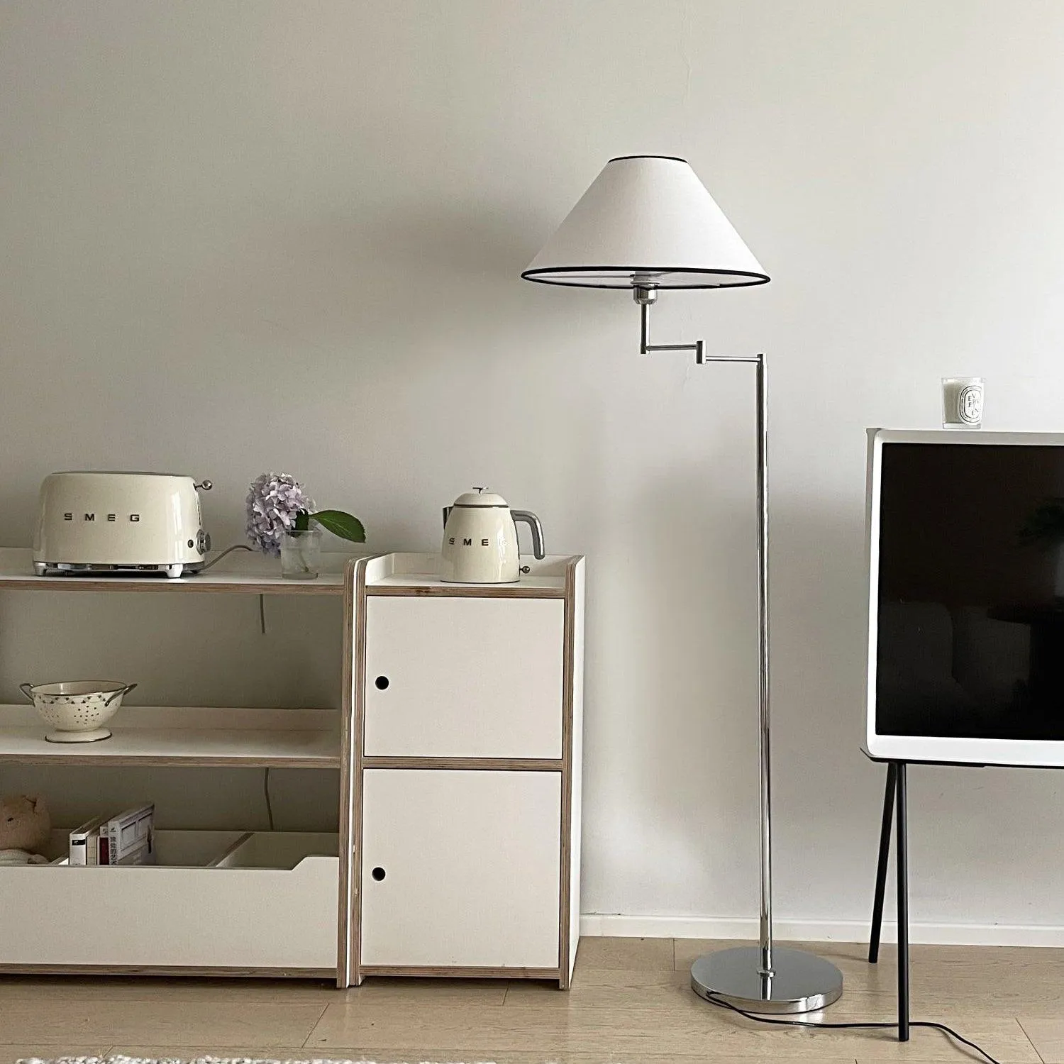 Dakota Floor Lamp 17.7″- 59″