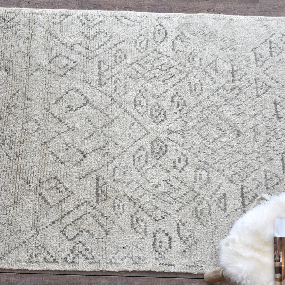 Enpei Modern White Tribal Rug