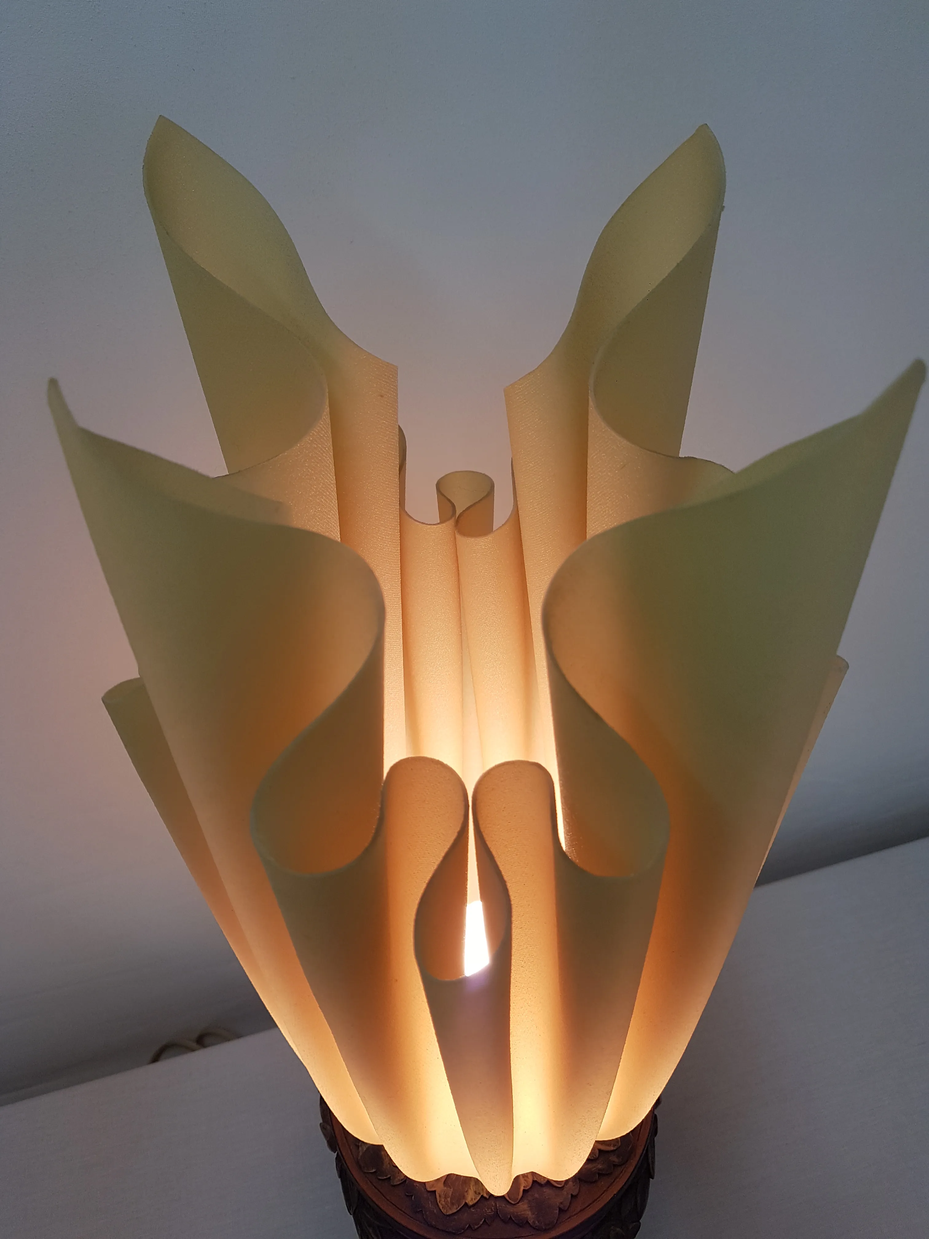Modern draped torch table lamp Bourbon - Georgia Jacob - France