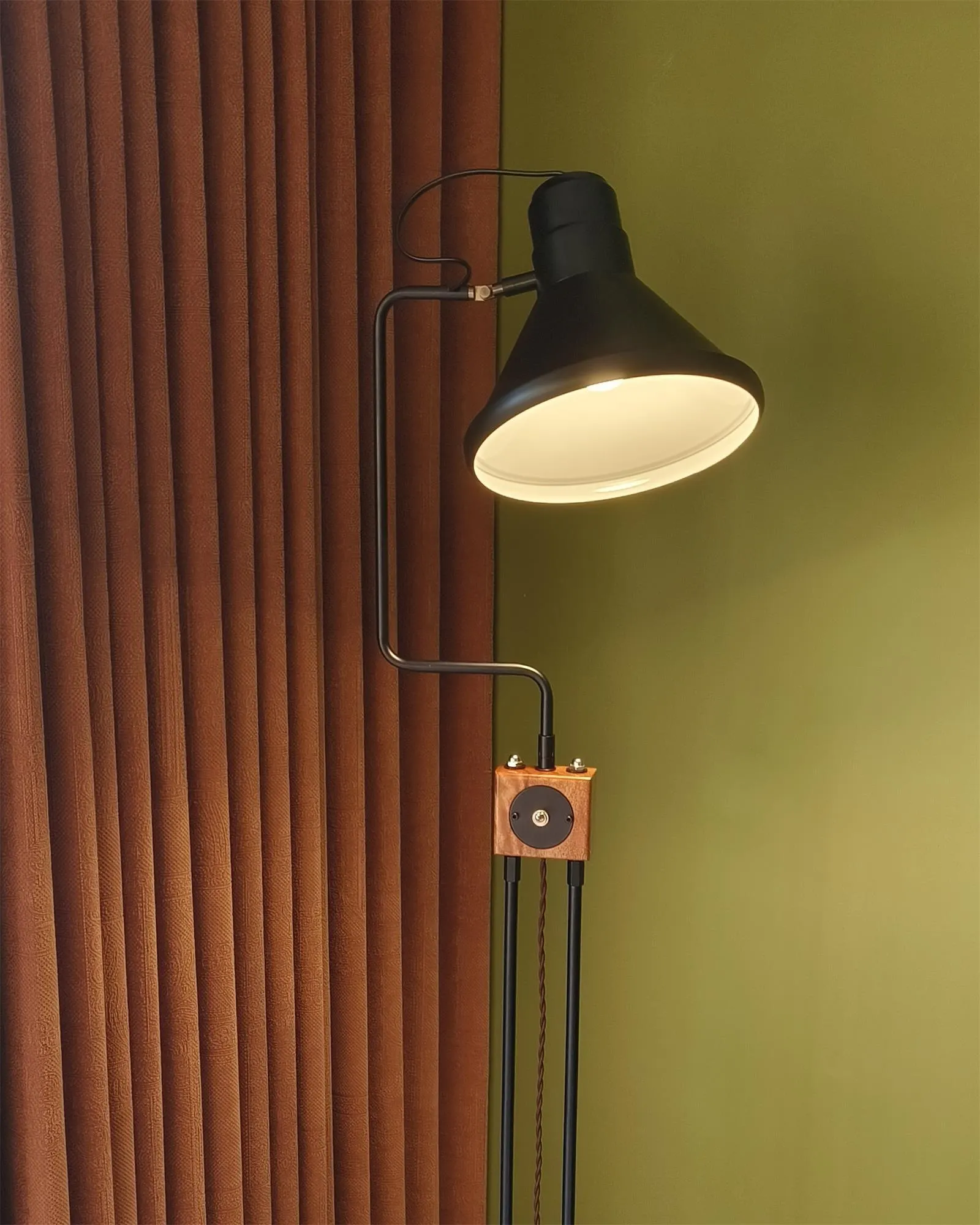 Retro Toia Floor Lamp 9.8″- 63″