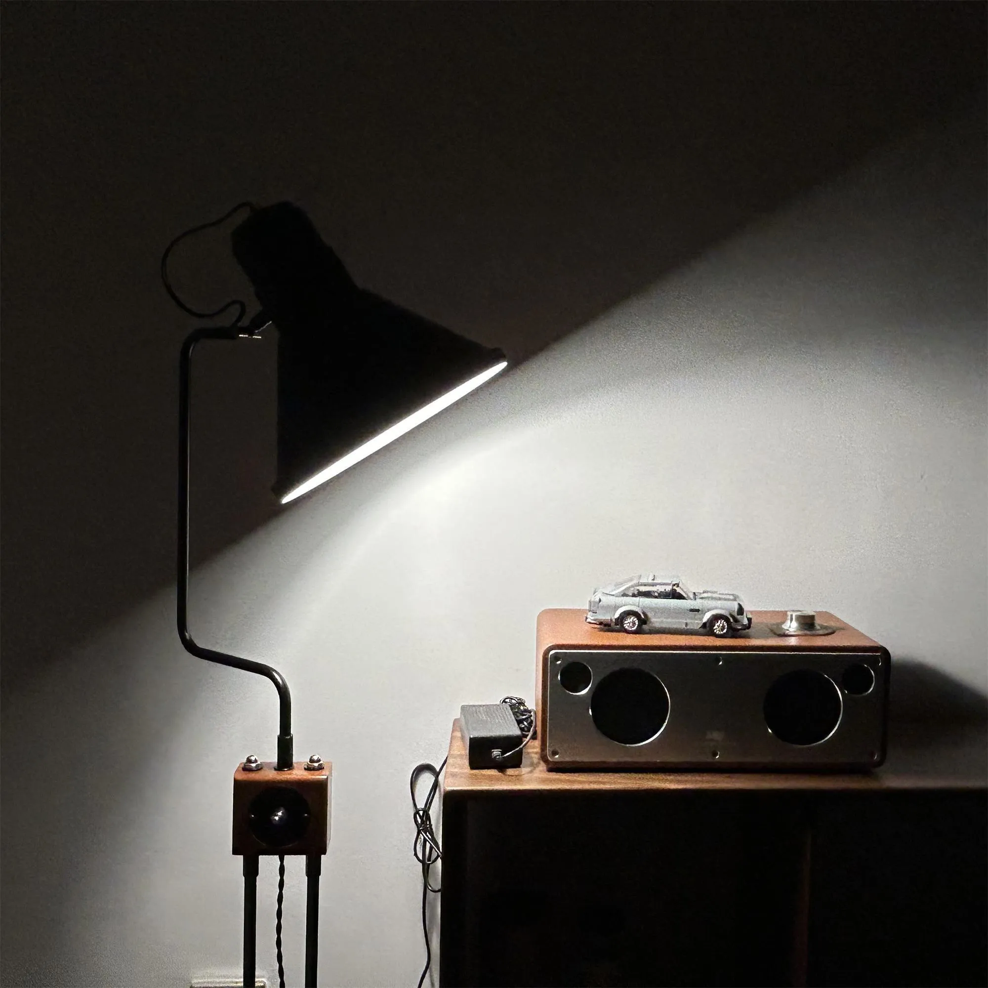 Retro Toia Floor Lamp 9.8″- 63″