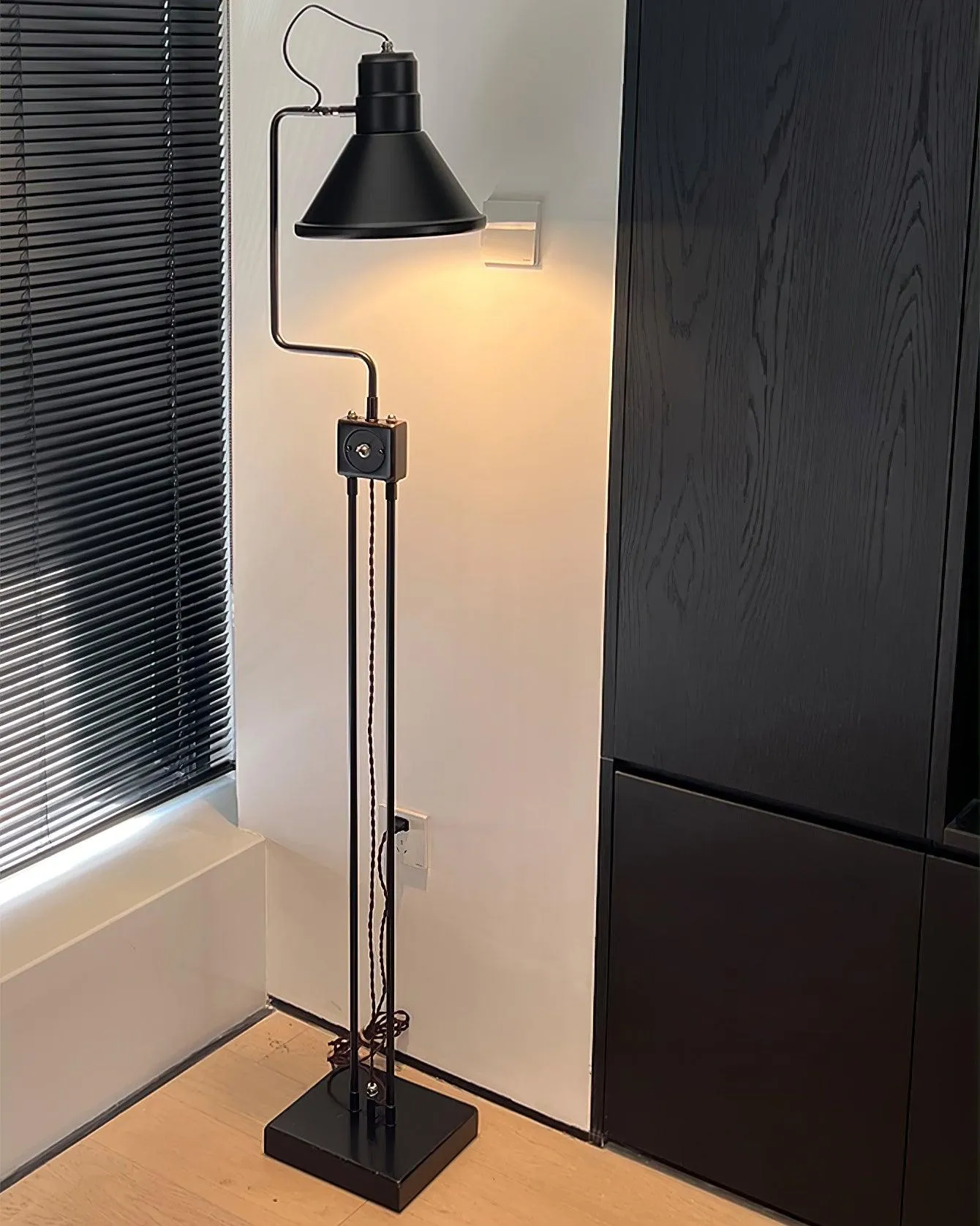 Retro Toia Floor Lamp 9.8″- 63″